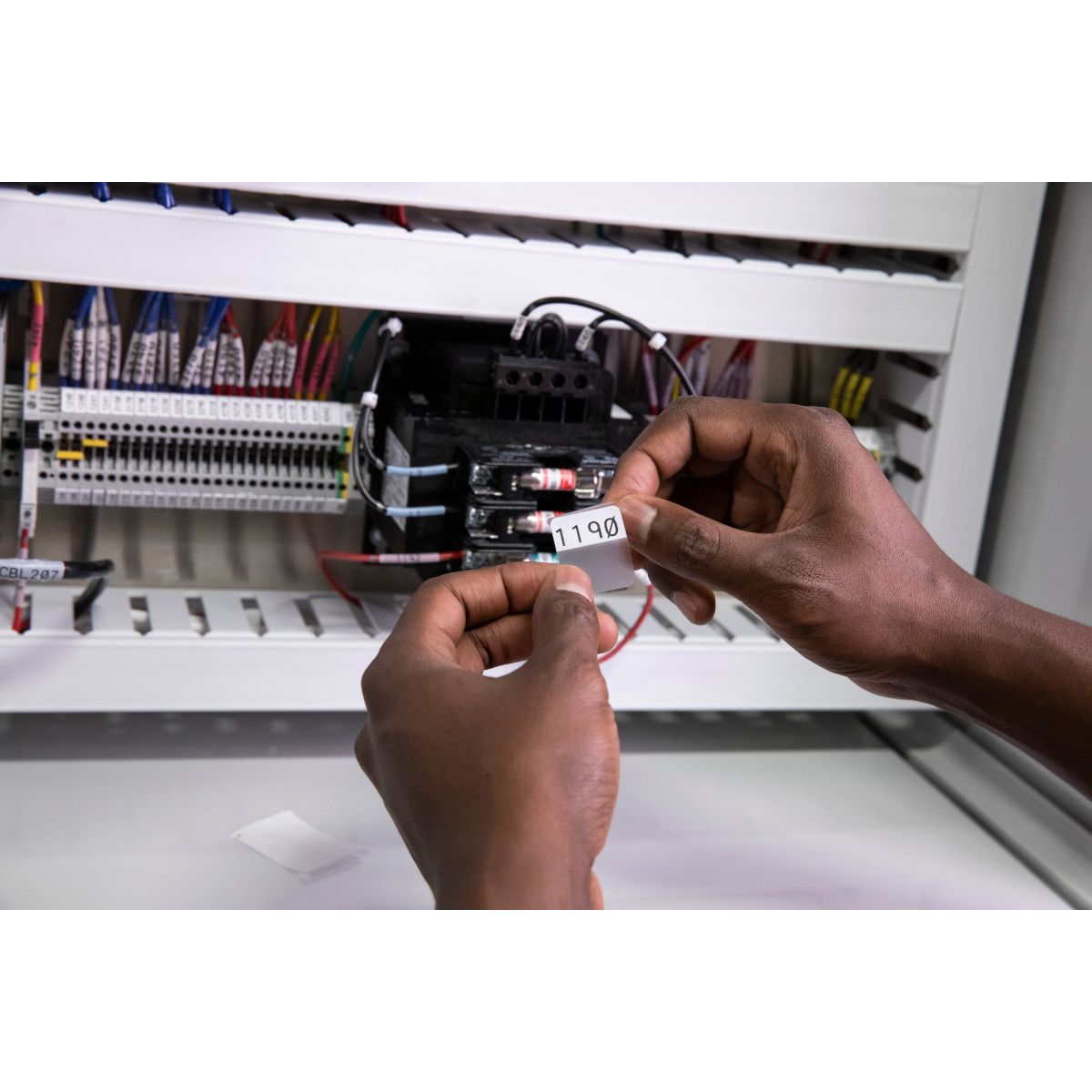 Brady Self-Laminating Vinyl Wrap Around Label 2