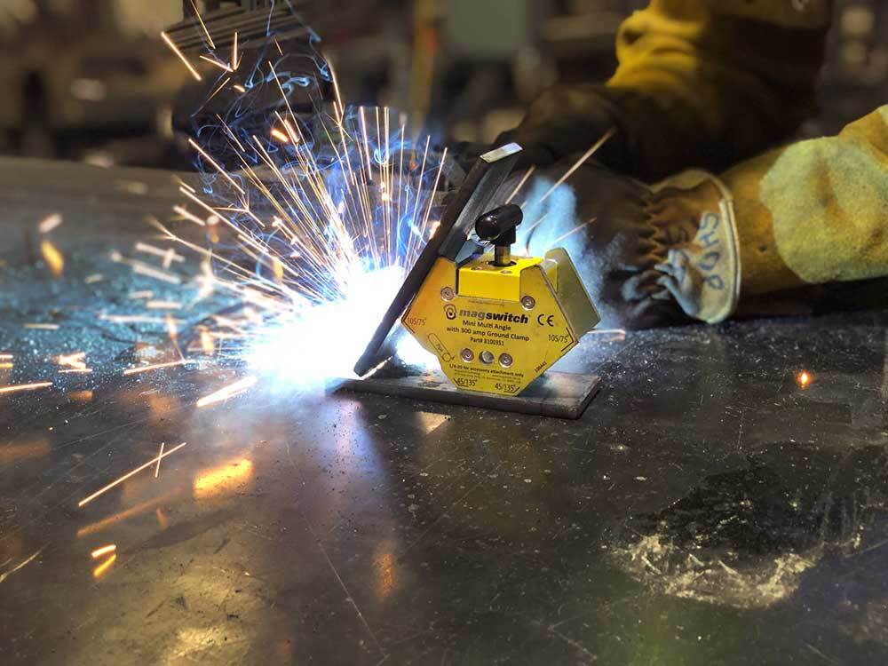 Magswitch Mini Multi Angle with 300Amp Ground Max Breakaway 150lb - 8100351 - AIMS Industrial Supplies