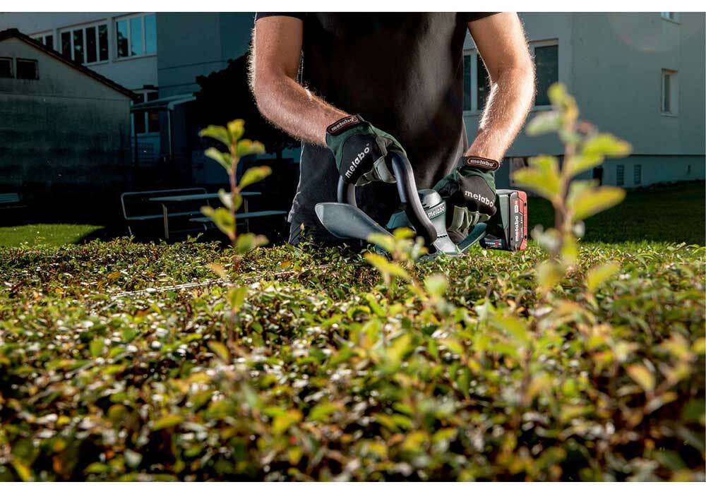 Metabor Cordless Hedge Trimmer4