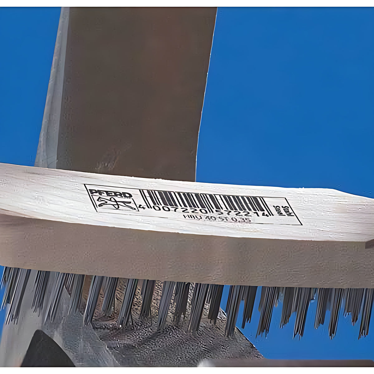 Pferd hand scratch brush HBU stainless, close-up of the wooden back with a PFERD barcode label above the bristle rows