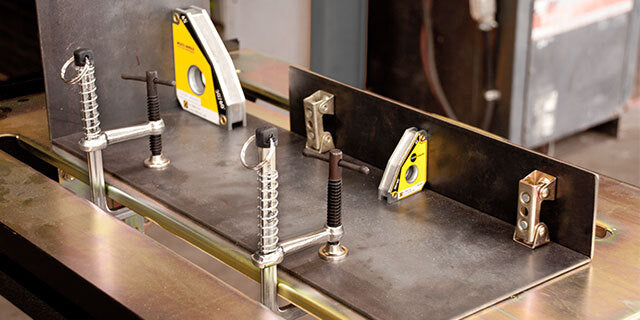 Strong Hand Tools TSK104M  Nomad Table Tool Kit (Clamps, Magnets & V-Pads) 6 Pcs1